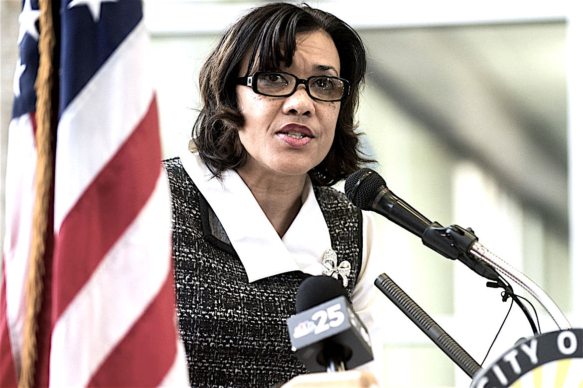 Flint Mayor Karen Weaver May Sue The State