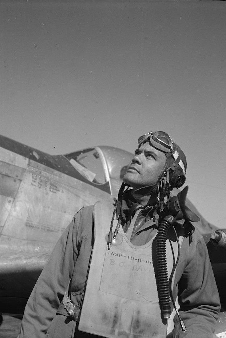 These photos of the Tuskegee Airmen show cool dedication in the face of wartime segregation | Timeline