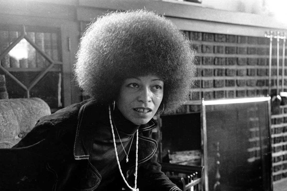 Angela Davis Says She’s ‘Stunned’ After Award Is Revoked Over Her Views on Israel | The New York Times