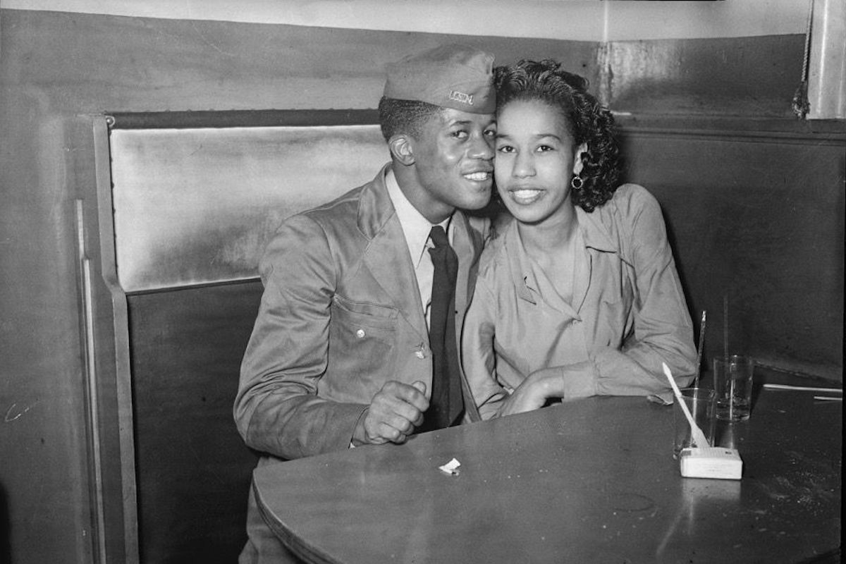 These Photos Capture the Lives of African American Soldiers Who Served During World War II | Smithsonian Magazine