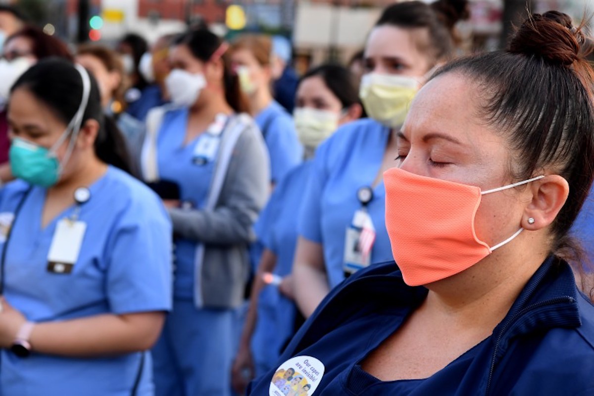 A nurse without an N95 mask raced in to treat a ‘code blue’ patient. She died 14 days later | Los Angeles Times