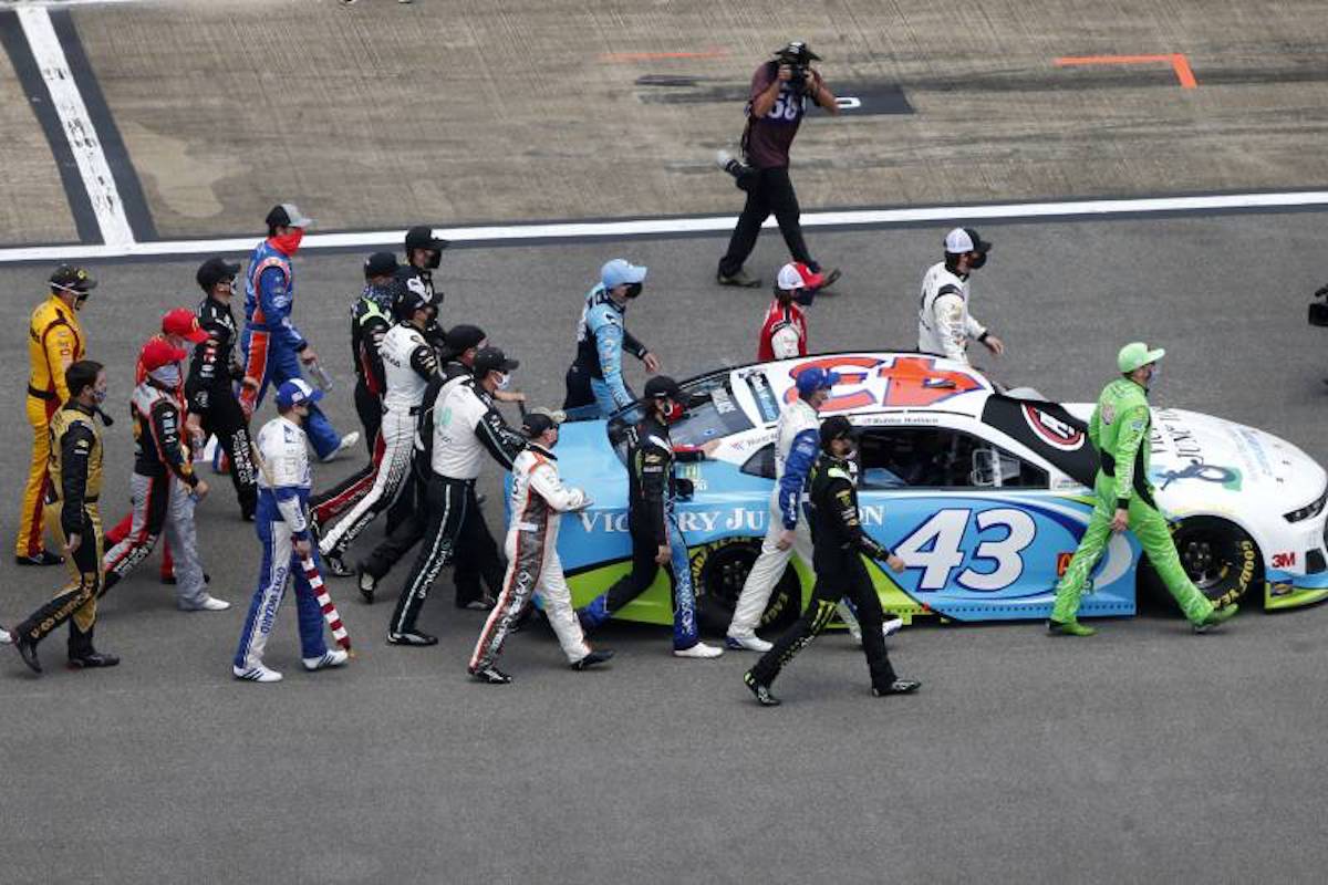NASCAR Drivers Push Bubba Wallace’s Car to the Front Amid Noose Investigation | Bleacher Report