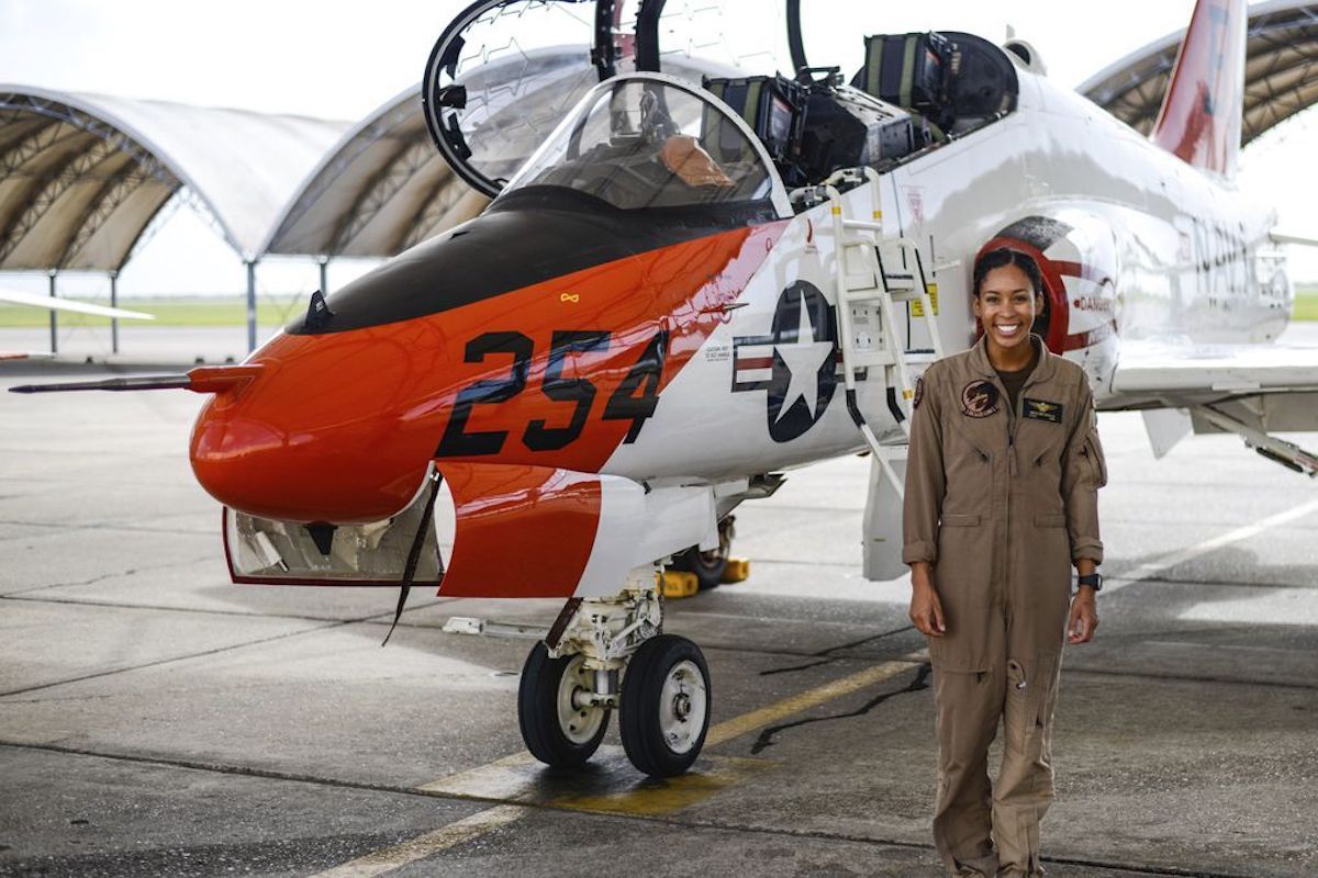 Madeline Swegle makes history as US Navy’s 1st Black female fighter pilot | ABC News