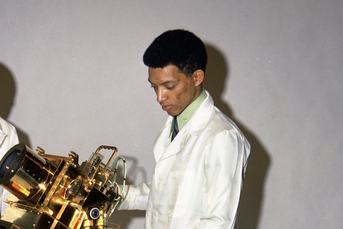 George R. Carruthers, scientist who designed telescope that went to the moon, dies at 81 | The Washington Post